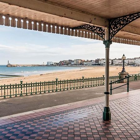 Cosy Coach House Garden Apartment By The Sea, Own Entrance Door, Garden Terrace With Exclusive Rear Door Access & Free Reserved Parking Space Only 2 Mtrs From Your Apt Door! Early Checkin From 3Pm And Late Check Out Till 11Am Available! Broadstairs Exterior foto