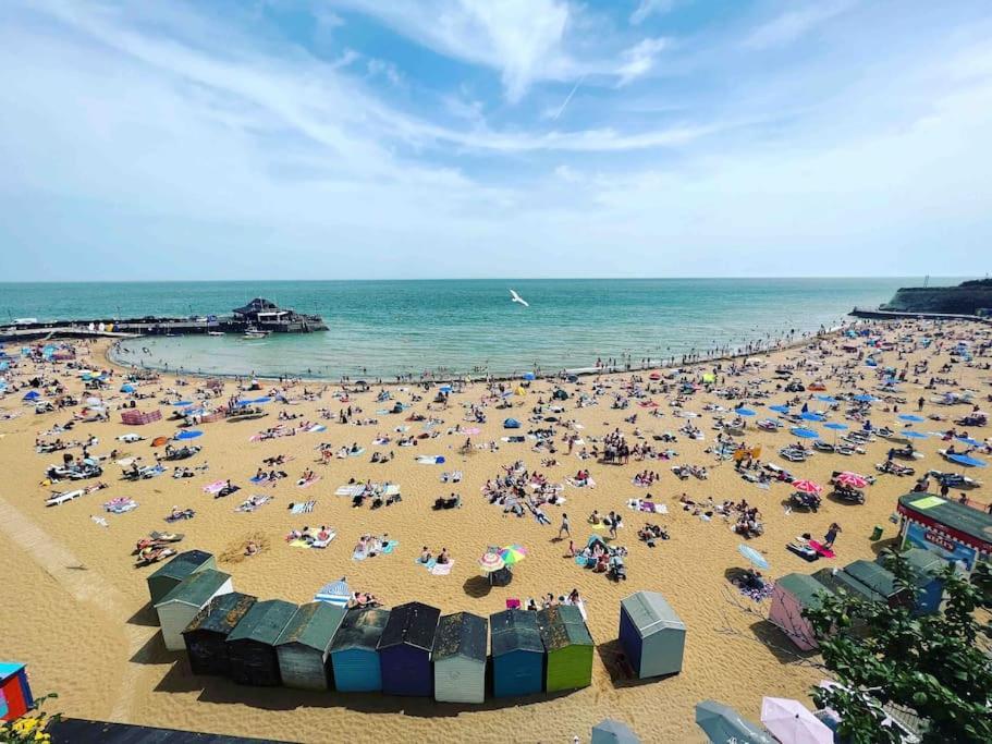 Cosy Coach House Garden Apartment By The Sea, Own Entrance Door, Garden Terrace With Exclusive Rear Door Access & Free Reserved Parking Space Only 2 Mtrs From Your Apt Door! Early Checkin From 3Pm And Late Check Out Till 11Am Available! Broadstairs Exterior foto