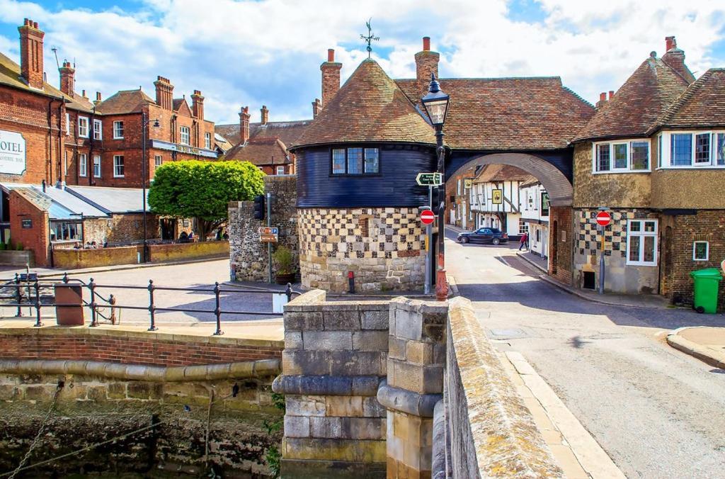 Cosy Coach House Garden Apartment By The Sea, Own Entrance Door, Garden Terrace With Exclusive Rear Door Access & Free Reserved Parking Space Only 2 Mtrs From Your Apt Door! Early Checkin From 3Pm And Late Check Out Till 11Am Available! Broadstairs Exterior foto