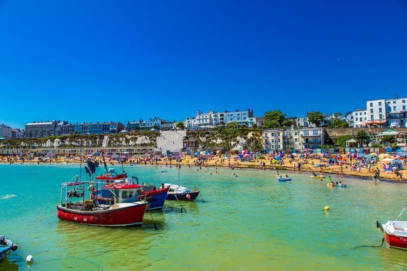 Cosy Coach House Garden Apartment By The Sea, Own Entrance Door, Garden Terrace With Exclusive Rear Door Access & Free Reserved Parking Space Only 2 Mtrs From Your Apt Door! Early Checkin From 3Pm And Late Check Out Till 11Am Available! Broadstairs Exterior foto