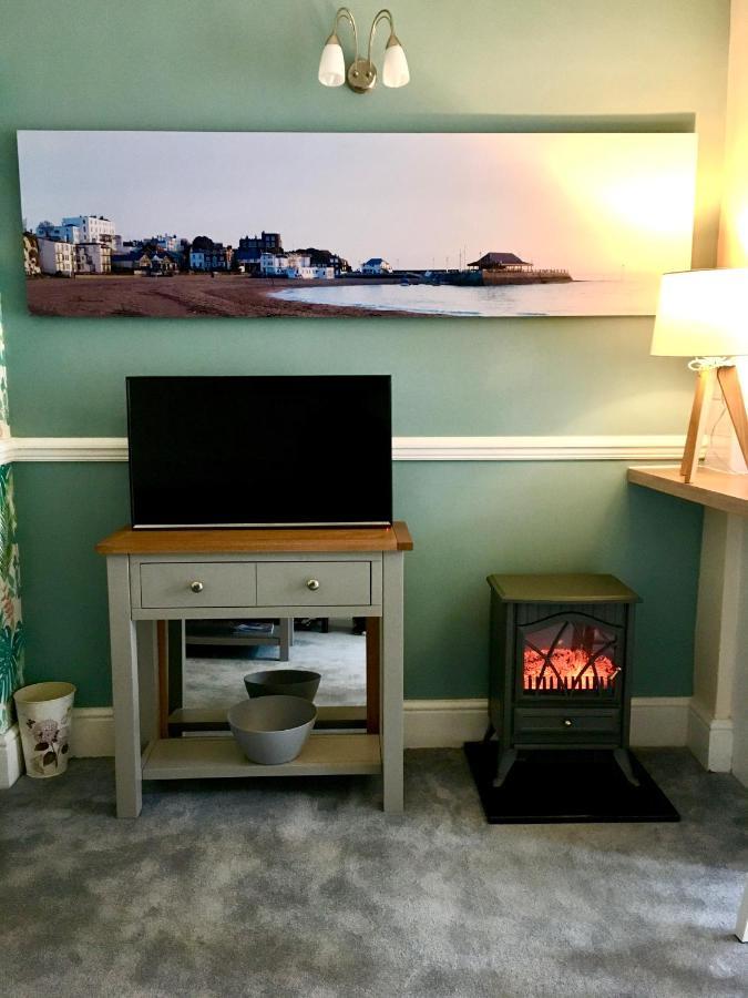Cosy Coach House Garden Apartment By The Sea, Own Entrance Door, Garden Terrace With Exclusive Rear Door Access & Free Reserved Parking Space Only 2 Mtrs From Your Apt Door! Early Checkin From 3Pm And Late Check Out Till 11Am Available! Broadstairs Exterior foto